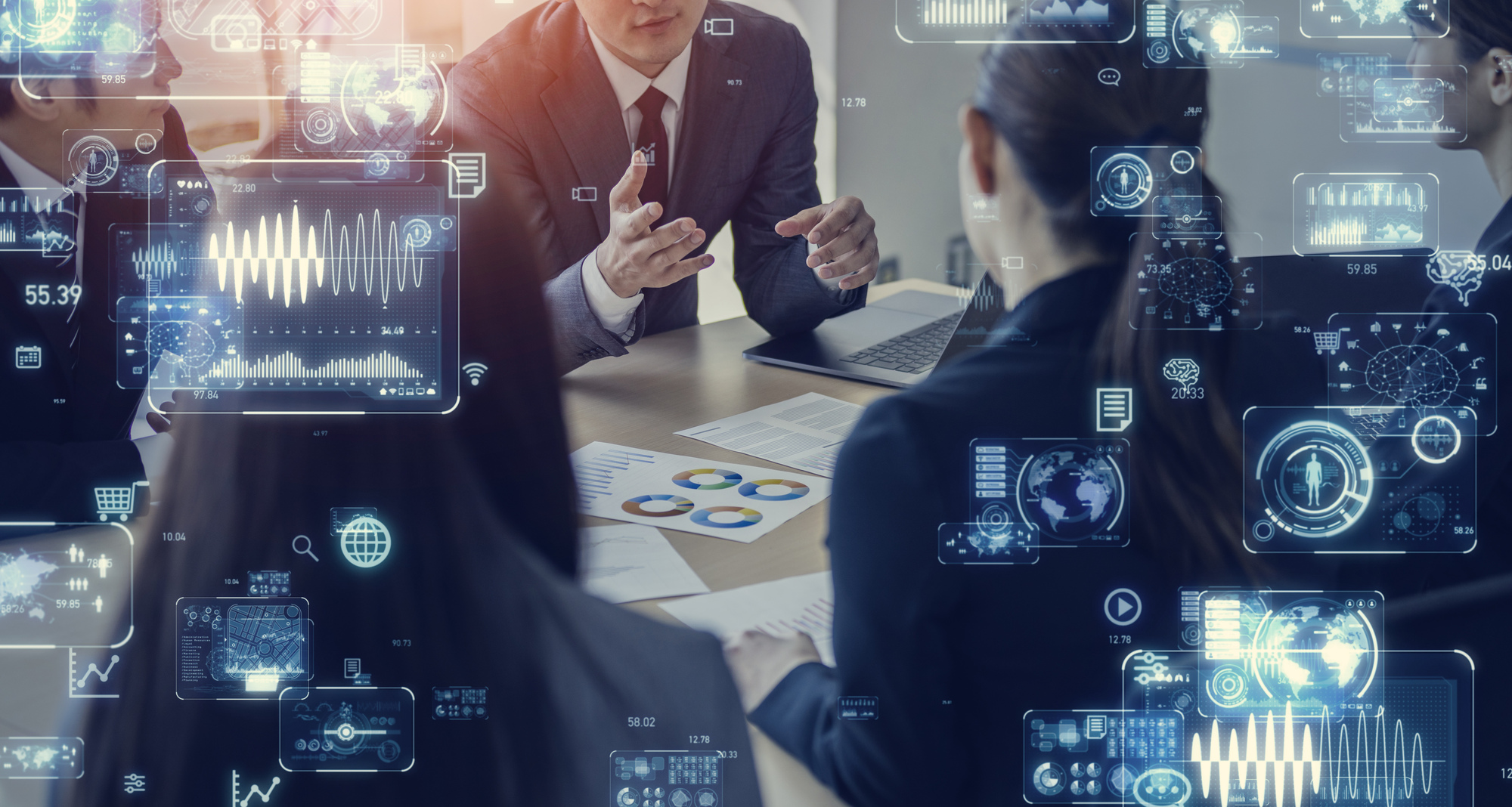 AIで業務効率化を実現する具体的な活用法！　求められる背景やメリットも紹介